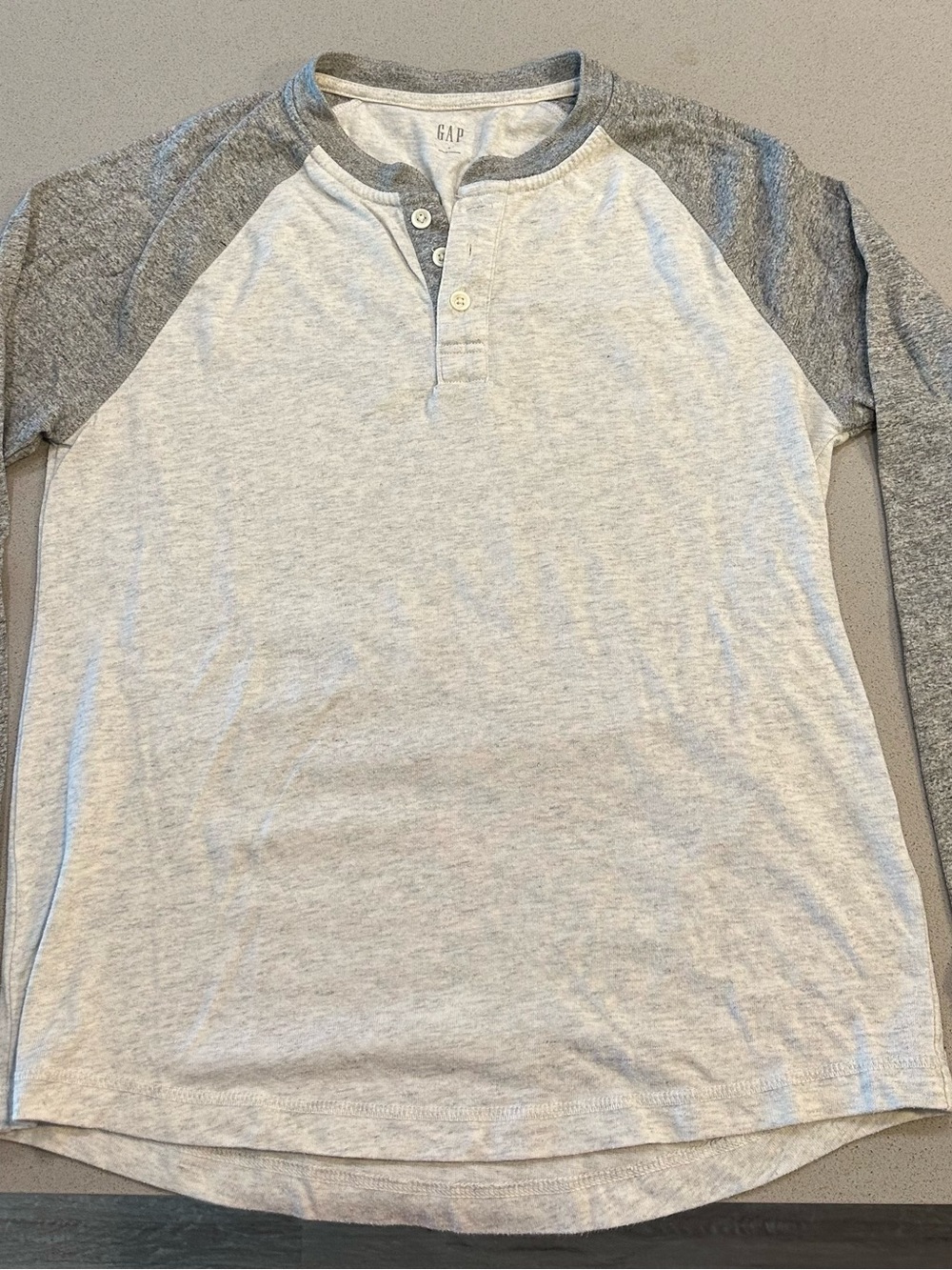 GAP Men's Two-Tone Gray Raglan Henley Long Sleeve